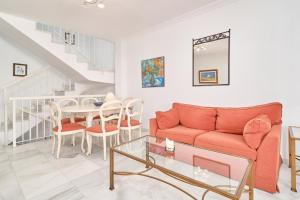 Posezení v ubytování Nerja Townhouse Burriana