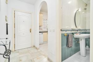 Koupelna v ubytování Nerja Townhouse Burriana