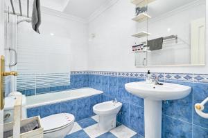 Koupelna v ubytování Nerja Townhouse Burriana