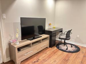 Galeriebild der Unterkunft Luxury Private Home W Kitchen Bath Laundry Gym and Parking in Oakville