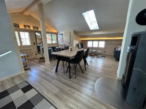 A seating area at Alpenchalet Haldeli Ferienwohnung