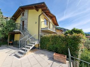 Budova, kde se prázdninový dům nachází + 50 fotografií