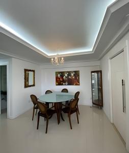 a dining room with a table and chairs at 3 Dorm. Frente Mar com Churrasqueria #16 in Balneário Camboriú +13 photos