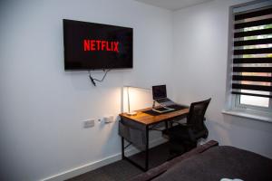 an office with a desk with a laptop on it at Luxury 2 Bed West London, Free Parking in Uxbridge