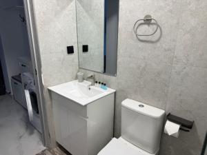 A bathroom at Memory Apart Hotel