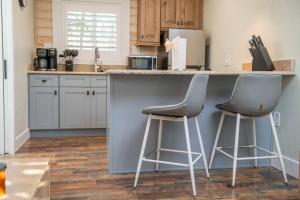 Gallery image of King Bed-Step to Madeira Beach-Heated Pool-Private in St Pete Beach