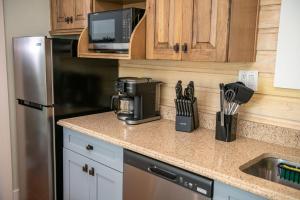 Gallery image of Queen Bed-Step to Madeira Beach-Heated Pool-Private in St Pete Beach