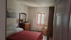 Gallery image of CASA MARIA lafinestrasulgarda in Limone sul Garda