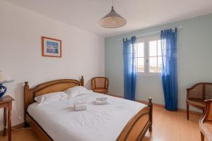 Giường trong phòng chung tại La Merisolle - 850m mer - Wifi +5 ảnh