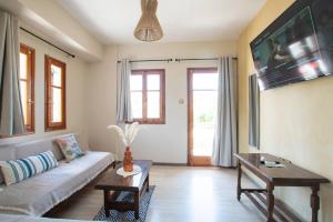 TV a/nebo společenská místnost v ubytování LONG SUMMER