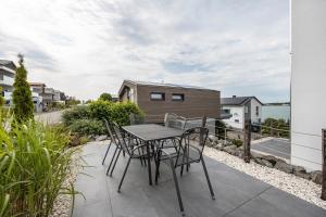 Balkón nebo terasa v ubytování Ferienhaus Sonnenwind Hainer See Og