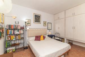 Ένα ή περισσότερα κρεβάτια σε δωμάτιο στο Casa Caterina