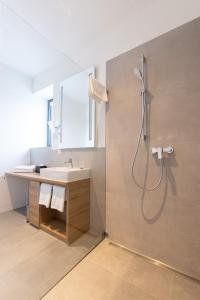 a bathroom with a sink and a shower at Gesundheitscampus Schloß Stetten in Künzelsau