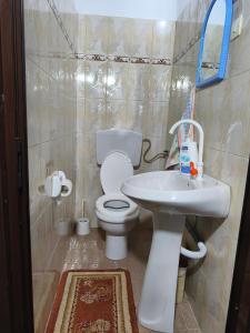 Koupelna v ubytování oneTwoSleep GuestHouse