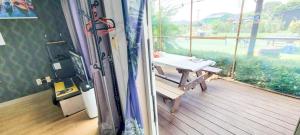 Balkón nebo terasa v ubytování Jun Live Pension in Gangwha