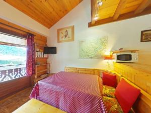 Et tv og/eller underholdning på Centre, 2 pièces + mezzanine, balcon, ascenseur, 6 couchages - FR-1-241-59