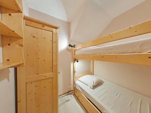 En eller flere senge i et værelse på Centre, 2 pièces + mezzanine, balcon, ascenseur, 6 couchages - FR-1-241-59