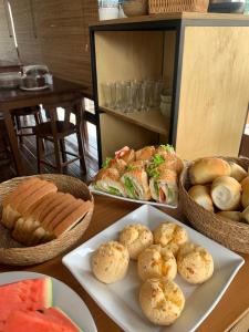 Φαγητό σε αυτό το πανδοχείο ή κάπου εκεί κοντά +77 φωτογραφίες