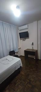 Postel nebo postele na pokoji v ubytování Hotel Flórida