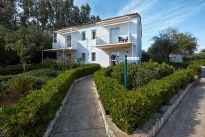 Κήπος έξω από το I Giardini di Athena- Athena Resort