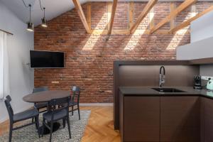 Kuchyň nebo kuchyňský kout v ubytování Roze Boutique Hotel
