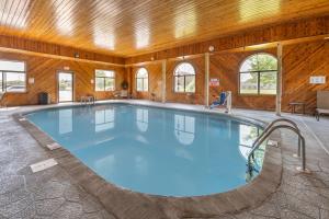 Hồ bơi trong/gần Quality Inn Greenville North