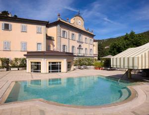 a large swimming pool in front of a building at Bagni Di Pisa Palace & Thermal Spa - The Leading Hotels of the World in San Giuliano Terme