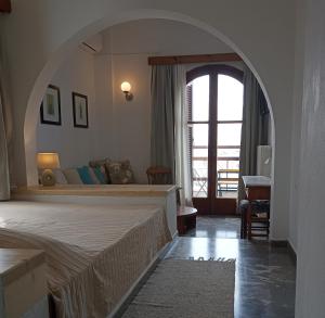 Postel nebo postele na pokoji v ubytování Dilina Guesthouse - Alkioni