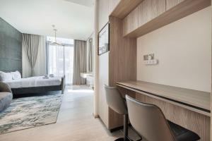 Zona de estar de Studio with Balcony and Coworking Space in The Autograph JVC