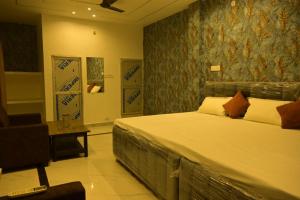 Voodi või voodid majutusasutuse Bajrangbali guest house toas