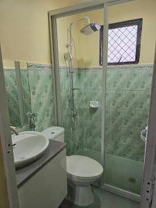 Bilik mandi di UKG Residence +2 gambar