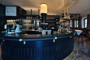 a bar in a restaurant with a blue counter at Hotel Zur Post in Egna