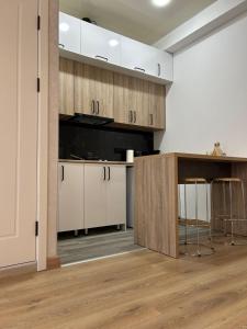 Una cocina o zona de cocina en Shine Hill შაინ ჰილი
