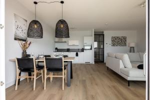 a kitchen and living room with a table and chairs at Apartment Havenzicht 8a Kortgene in Kortgene