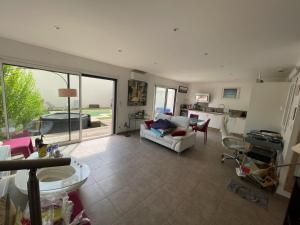 Φωτογραφία από το άλμπουμ του Maison familiale avec piscine à Juvignac, 90 m², 6 pers. σε Juvignac