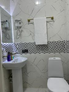 Un baño de Shine Hill შაინ ჰილი
