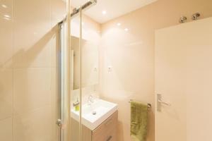 Hostal BESTPRICE Barcelona Stadium的一间浴室