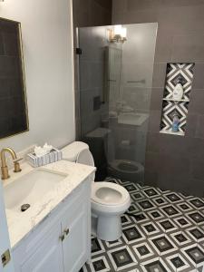 Ένα μπάνιο στο Villa Palm, 4 bedroom, Private Pool