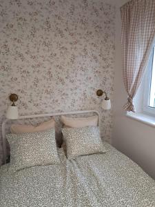 a bedroom with a bed with a floral wallpaper at Studio Sopot Twins in Sopot