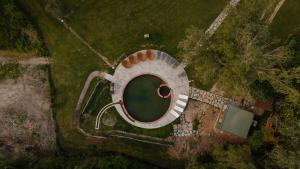 Άποψη από ψηλά του Podere la Piscina acqua calda RestArt