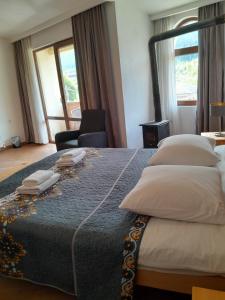 Un pat sau paturi într-o cameră la Bapsha Guesthouse