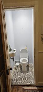 Ένα μπάνιο στο Cosy 2 bedroom flat-castle view +12 φωτογραφίες