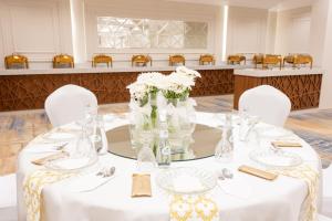 Restaurace v ubytování فندق واحة روز
