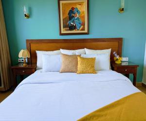Una cama o camas en una habitación de Riad Dar Achaach