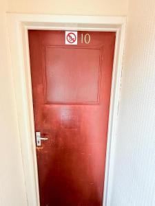 a red door with a no smoking sign on it at Near Hylands hotel single room with shared WC in Nottingham