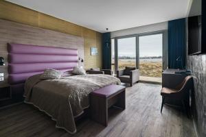 Postel nebo postele na pokoji v ubytování Hotel Kriunes + 37 fotografií