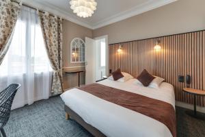 Postel nebo postele na pokoji v ubytování Brit Hôtel Confort Cléria Lorient Centre