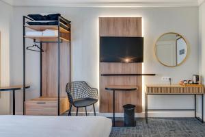 Postel nebo postele na pokoji v ubytování Brit Hôtel Confort Cléria Lorient Centre