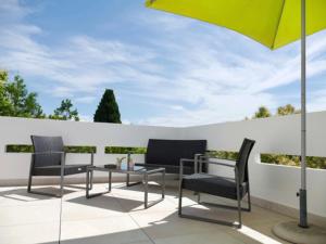 Patio lub wspólna przestrzeń na świeżym powietrzu w obiekcie Appartement terrasse panoramique Hôpitaux et Facultés