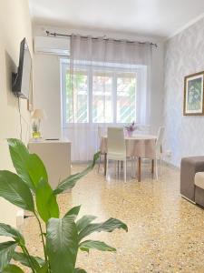 a living room with a table and a couch at Casa Linda in Lido di Ostia